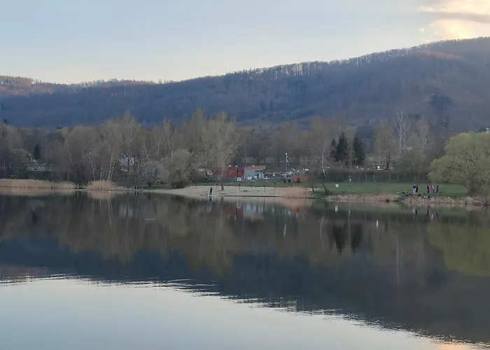 Pokoj Z Prywatna Lazienka Na Korytarzu Wysoka Przy Jeziorze